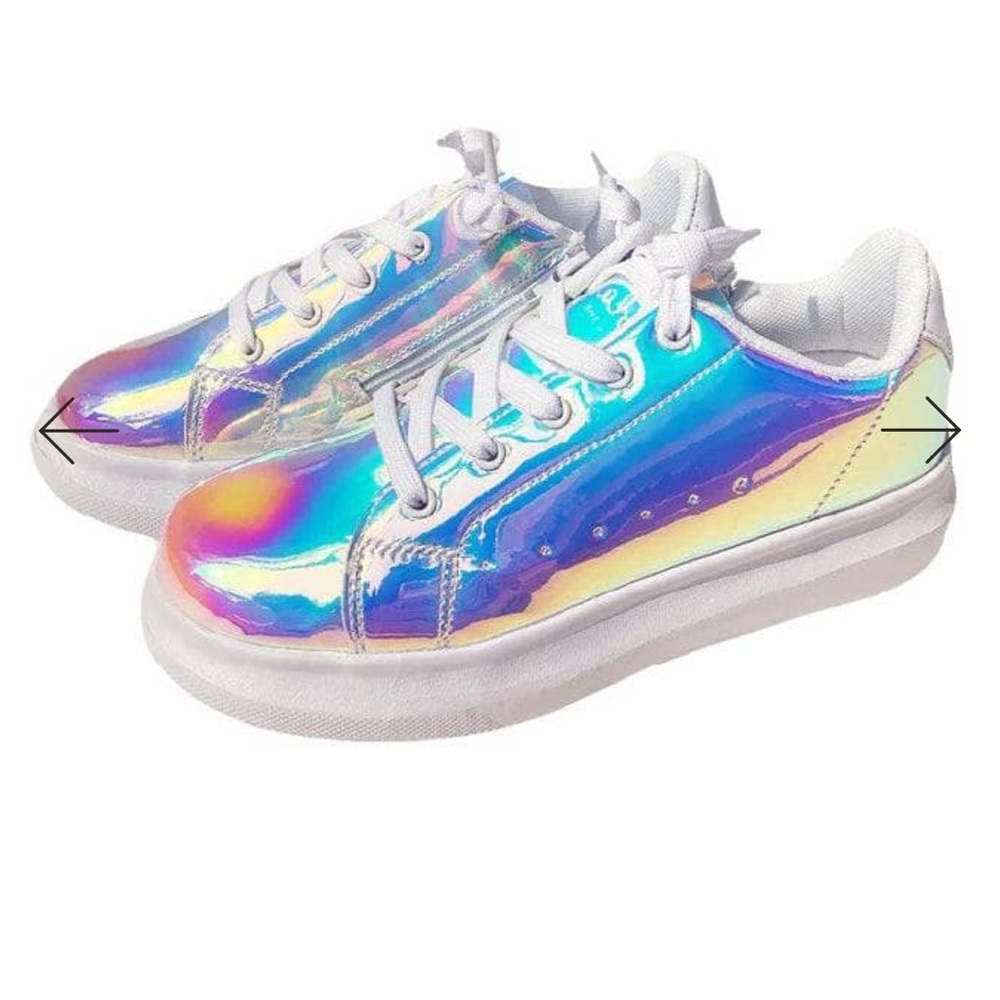 Lola THE BOYS 
HOLOGRAM MAGIC SNEAKERS